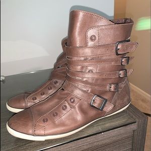 CONVERSE boots. Lightweight
